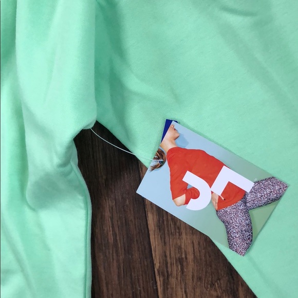 NWT Athleisure top - Picture 2 of 3